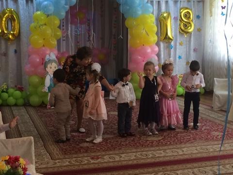 Бала бақшамен қоштасу Шолпан тобы